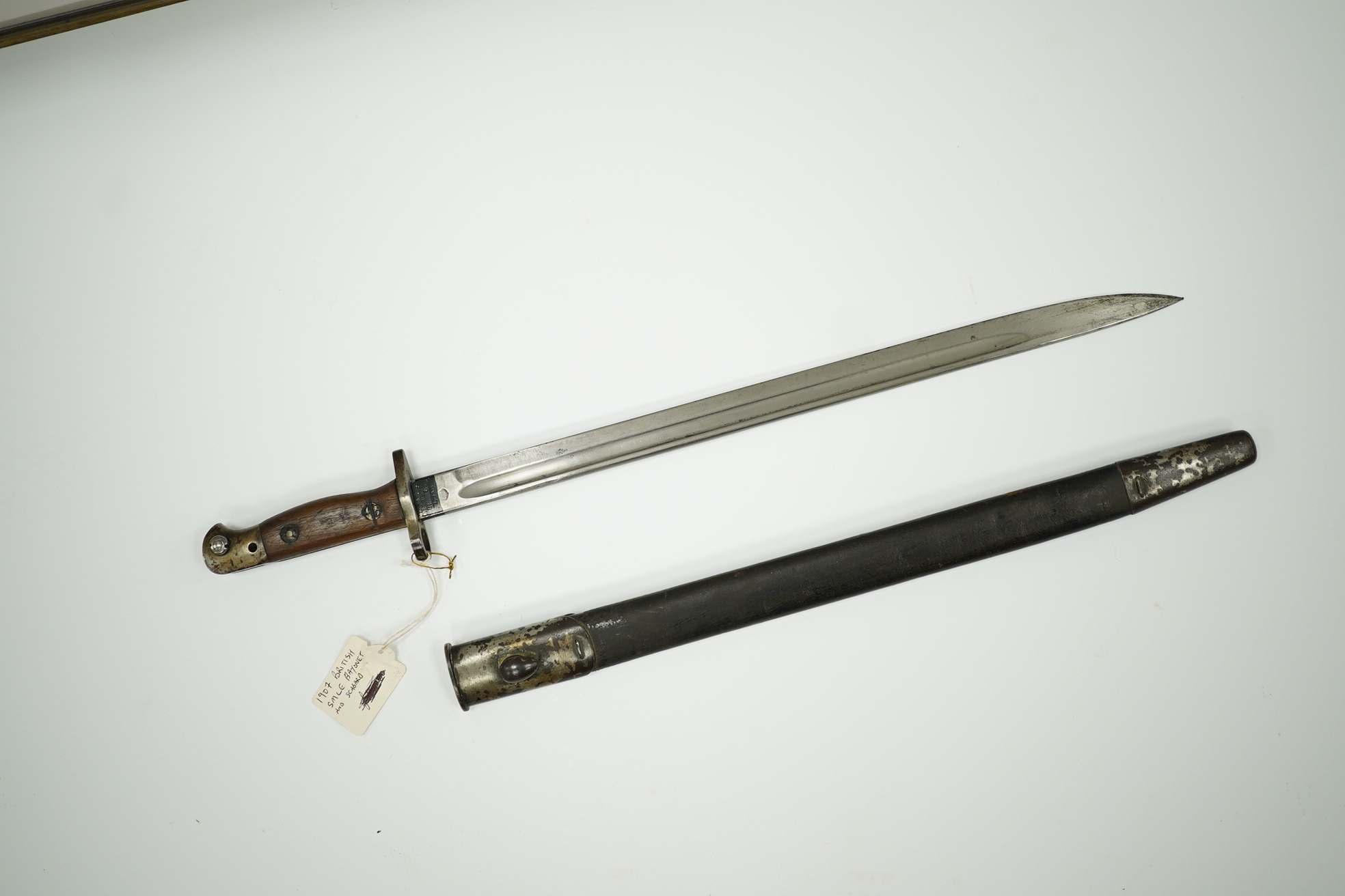 A 1907 pattern bayonet, the blade with issue stamp for 1918, with regulation hilt and in its regulation leather scabbard. Condition - good